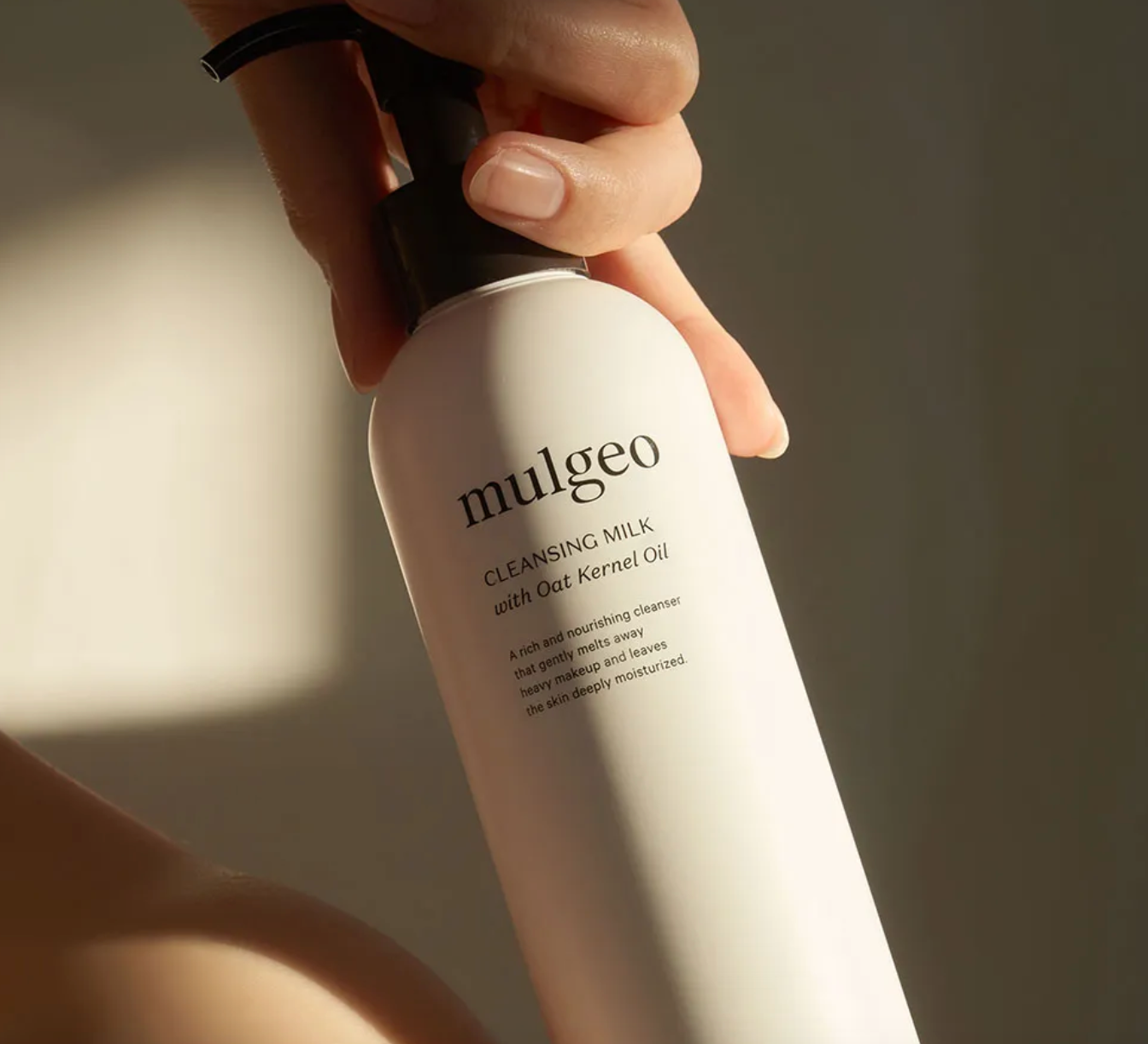 Cleansing Milk with Oat Kernel Oil